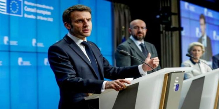 Macron telefonon Putin