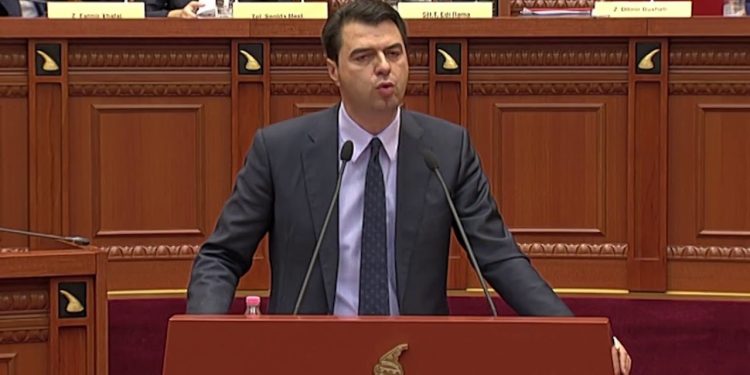 Luli zgjohet në orën 11:00 dhe pa larë sytë akoma dënon agresionin e Rusisë mbi Ukrainën