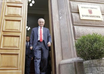 EMRI/ I vetmi që votoi PRO shkarkimit të Metës, kush është gjyqtari i Kushtetutës