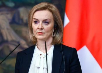 “E humbe dhe fijen e fundit të besimit”, Ministrja britanike përzë nga takimi ambasadorin rus: Të të vij turp