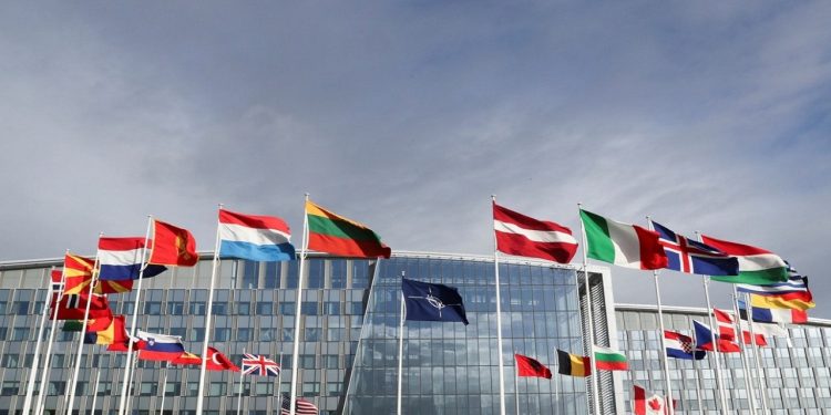 Rreziku i kërcënimit rus forcon lidhjet brenda NATO-s