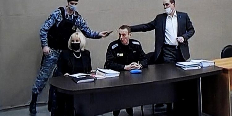 Akuza për mashtrim, Alexei Navalny rrezikon 10 vite të tjera burg