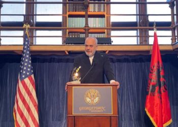 Familja, gratë dhe feja/ Rama hapet për gjithçka në SHBA: Unë, piktori që s’pata shansin…