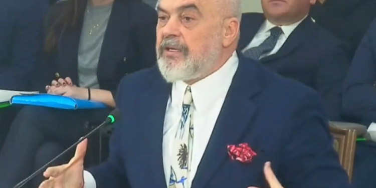 “Keni pasur njerëz nën rrogozë e ju kanë mashtruar, a duhet të monitoroni ministrat?”/ Rama-Bushatit: Unë ‘u vë gjoksin’ atyre