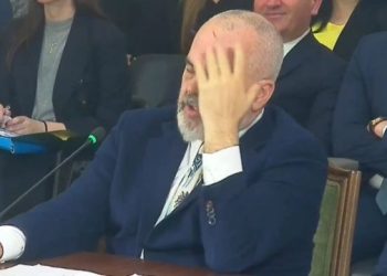 Kryeministri bëhet me laps në ballë, Tabaku: Keni një yll. Rama: Nëse nuk ju bezdis e mbaj