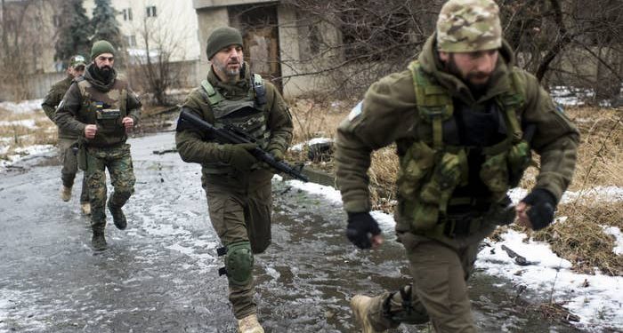 Forca Speciale nga SHBA dhe Britania e Madhe bëhen gati për t’u futur në Ukrainë