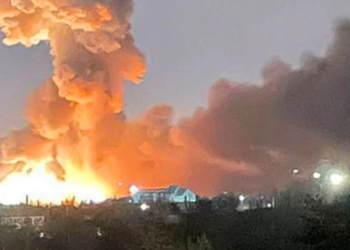 VIDEO/ Zbrazet Kievi! 4 mijë ukrainas largohen drejt Moldavisë, marrin paratë nga bankomatet dhe boshatisin supermarketet