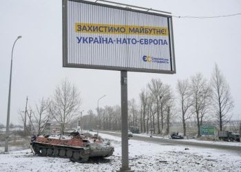 ARSYEJA/ ‘Shko q* veten’, çfarë po ndodh në Ukrainë, vendasit zhdukin tabelat e rrugëve