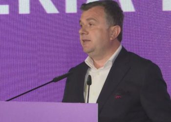 Në mungesë të Ramës, Taulant Balla thërret grupin parlamentar tek selia e PS-së