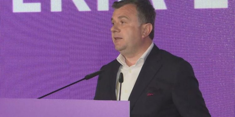 Në mungesë të Ramës, Taulant Balla thërret grupin parlamentar tek selia e PS-së