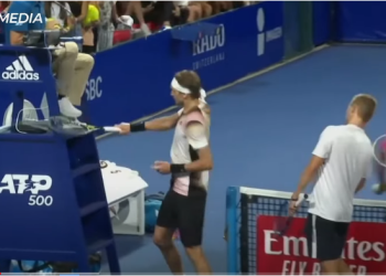 VIDEO/ Tenistin e lëshojnë nervat, godet me raketë arbitrin