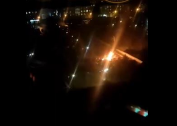 VIDEO/ Konlfikte në Ukrainë, bombë ndaj kreut policisë, makina shpërthen para administratës