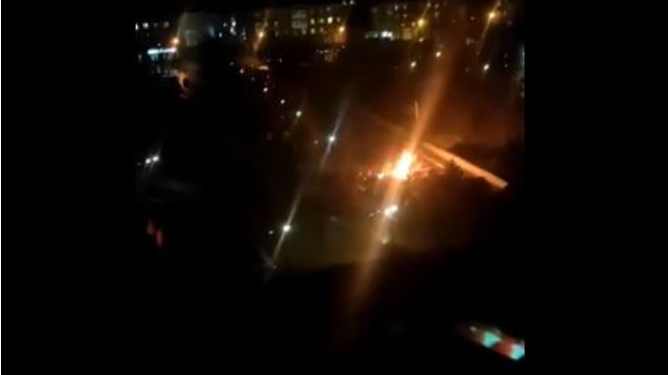 VIDEO/ Konlfikte në Ukrainë, bombë ndaj kreut policisë, makina shpërthen para administratës
