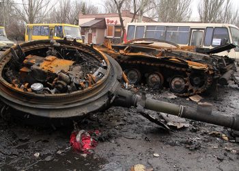 VIDEO LIVE/ Pamje dramatike nga Ukraina, civilë të vrarë, radhë të gjata makinash, shpërthime dhe kaos