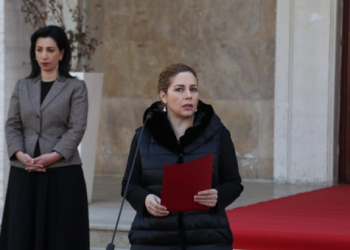 Shqipëria nuk ka brekë për ushtarët kurse Olta Xhaçka bëhet qesharake, kërcënon Rusinë