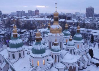 Kievi ngrin nga i ftohti, ukrainasit përballë acarit dhe trupave rusë