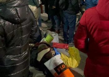 Protesta/ Qytetarët marrin batanije me vete, pritet ta kalojnë natën para Kryeministrisë