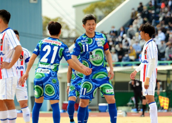 Nuk ka ndërmend të tërhiqet/ Futbollisti më i vjetër 55-vjeçar, mbledh rekord spektatorësh