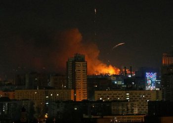 Tërheqja e trupave ruse? Kievi kalon një tjetër natë tmerri nën sinjalizimet e sirenave dhe bombardimet ruse