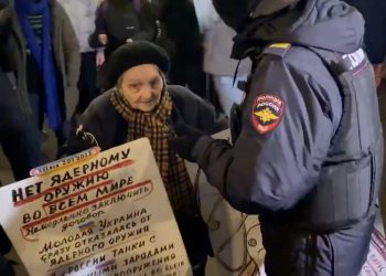 VIDEO/ Protestoi kundër luftës në Ukrainë, arrestohet në Rusi e moshuara që i mbijetoi Luftës së Dytë Botërore
