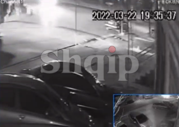 VIDEO/ Dalin PAMJET/ Momenti kur i riu qëllon me breshëri plumbash në furrën e bukës në Shkodër