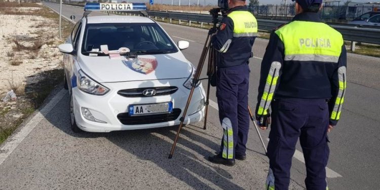 Policia Rrugore e Tiranës bën bilancin javor/ Arrestohen 27 shoferë, vendosen mbi 7 mijë gjoba