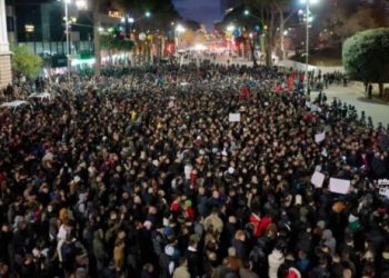 Ringjallje, frymë, shpresë! Shqipëria po lëviz