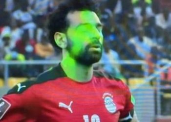 VIDEO/ Senegalezët pengojnë Salah me “artileri” lazer, egjiptiani ekzekuton penalltinë më të keqe në karrierë