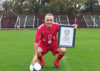 Nuk ka ndërmend të pensionohet, njihuni me lojtarin më të vjetër në botë