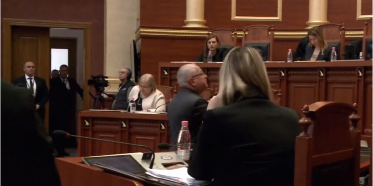 Shpërthen Edmond Spaho në Kuvend, garda në gatishmëri