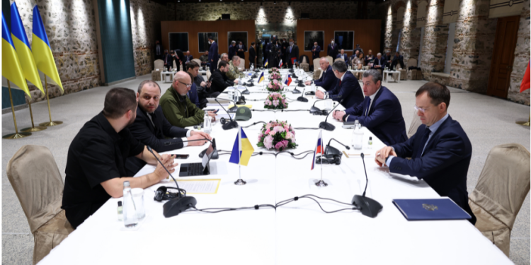 Përfundon takimi mes krerëve të delegacionit rus dhe ukrainas në Stamboll
