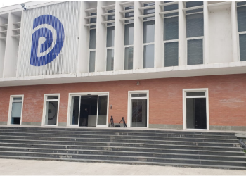 FOTO/ E zhveshur nga “blindat”, si duket Partia Demokratike sot