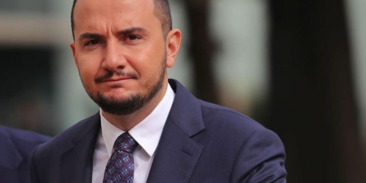 Ervin Salianji i jep një tjetër goditje Lulzim Bashës