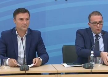 Agjentët e Lulit tremben nga demokratët, nuk pranojnë të heqin dyet e blindura
