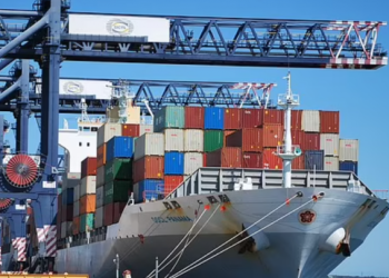 Çfarë po ndodh? Një anije mallrash nga Bangladeshi sulmohet në Detin e zi