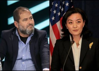 Armand Shkullaku i jep goditjen e rëndë ambasadores Yuri Kim