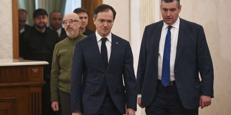 Negociatori rus: Armëpushimi në tavolinë, presim ukrainasit