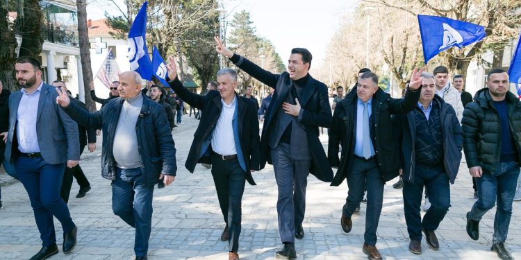 FOTO/ Përçarje dhe sherr në Dibër, Xhelal Mziu largohet përfundimisht nga Lulzim Basha