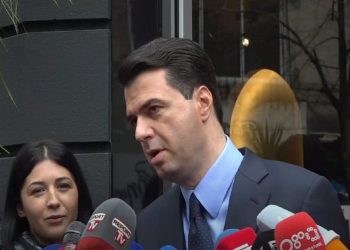 Sot ishte dita për të “hedhur” karrigen LB!