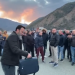 VIDEO/ “Tani sa erdha nga Tirana me autobuz”, momenti i veçantë kur Dom Gjergj Meta u bashkohet protestueve