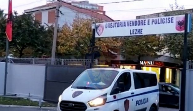 EMRI/ Makina përplas këmbësorin në Lezhë, ai dërgohet me urgjencë në spital