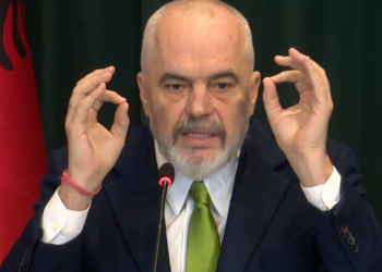 Zërat për ndryshimet në qeveri, përfundon mbledhja e grupit të PS-së, çfarë u diskutua