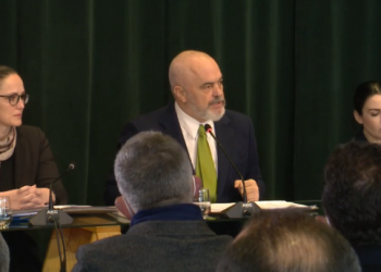 Rama s’iu jep të drejtën e fjalës furnizuesve të naftës: Në shtëpi nuk do shkoni…