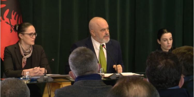 Rama s’iu jep të drejtën e fjalës furnizuesve të naftës: Në shtëpi nuk do shkoni…