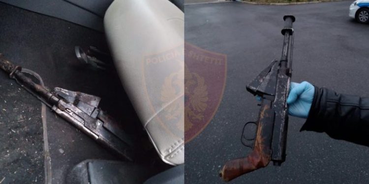 Qarkullonte me armë zjarri me fishek në fole, arrestohet 44-vjeçari i dehur