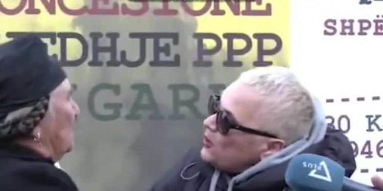 SKANDAL/ Dalin dokumentat, gruaja që largoi nëna Lizën nga protesta punon në Bashkinë e Tiranë sëbashku me fëmijët