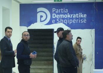 Ervin Salianji debat të fortë me Gaz Bardhin dhe spiunin e Lulit Alibeaj