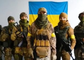 ‘Vdekje armiqve, do ju qëllojmë si qen të tërbuar!’: Njihuni me gratë që kanë vendosur të luftojnë për Ukrainën