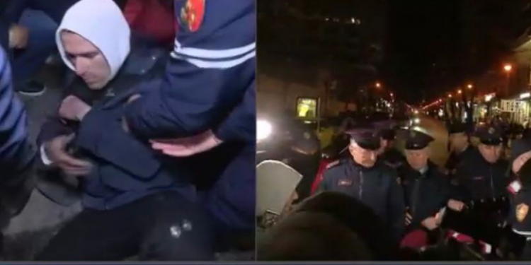 Policia tërheq zvarr protestuesit