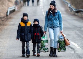 Gra dhe fëmijë ukrainas presin deri në 60 orë për të kaluar kufirin